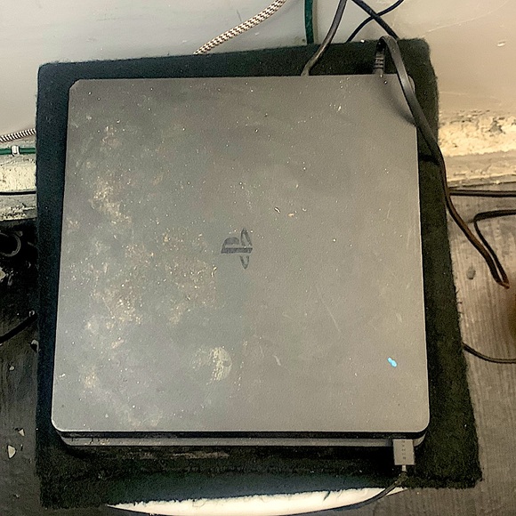Sony PS4 pro 1tb Controller Headset7 Games Mortal Kombat X Dishonored+More